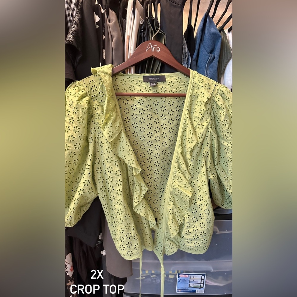 Forever 21 puffer sleeve crop top